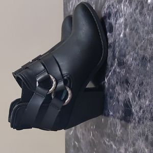 Black Ankle Boot. Size 8